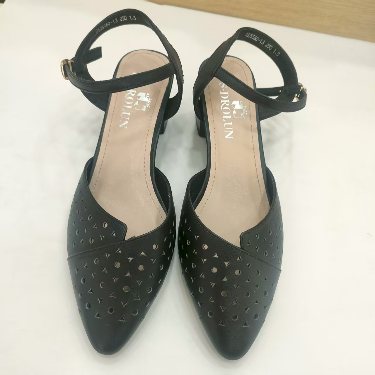 中跟低帮粗跟镂空包头一字带凉鞋绿色舒适夏季鞋子