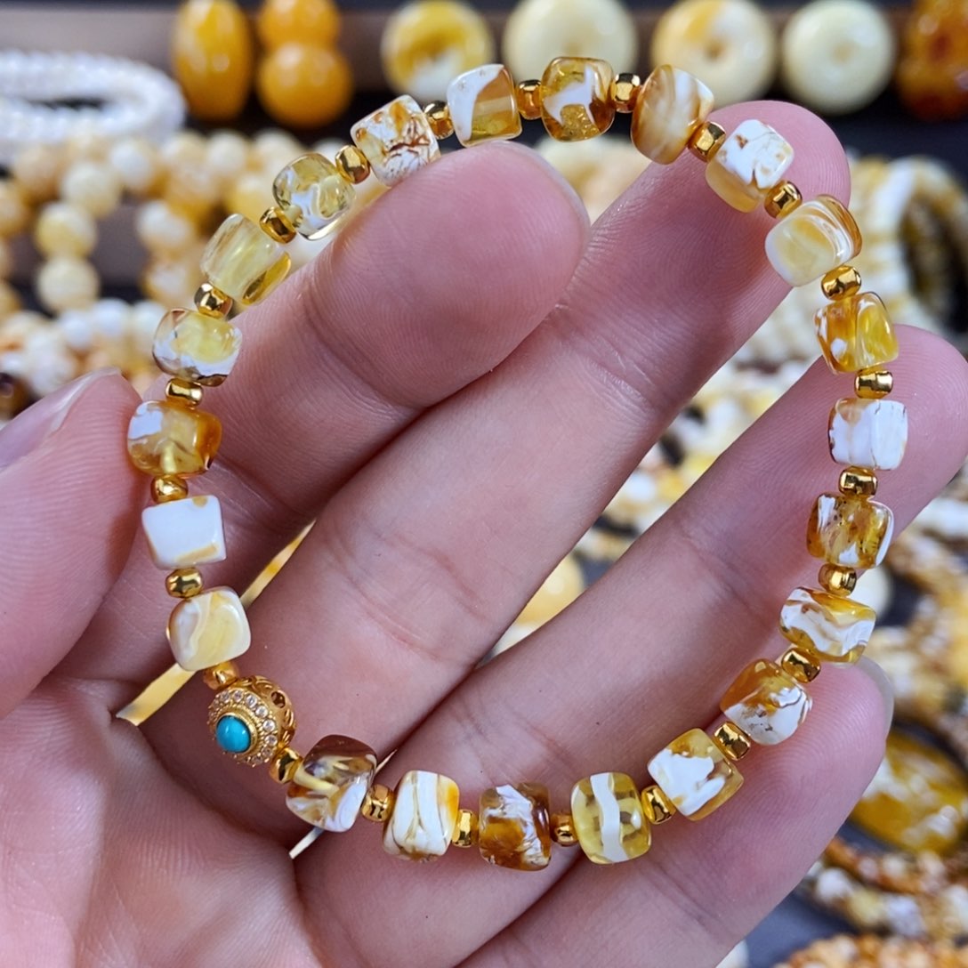 琥珀手链未镶嵌5+mm金漆白沁色