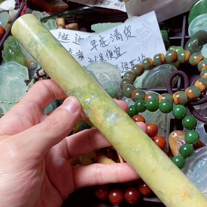 蛇纹石玉颈饰未镶嵌