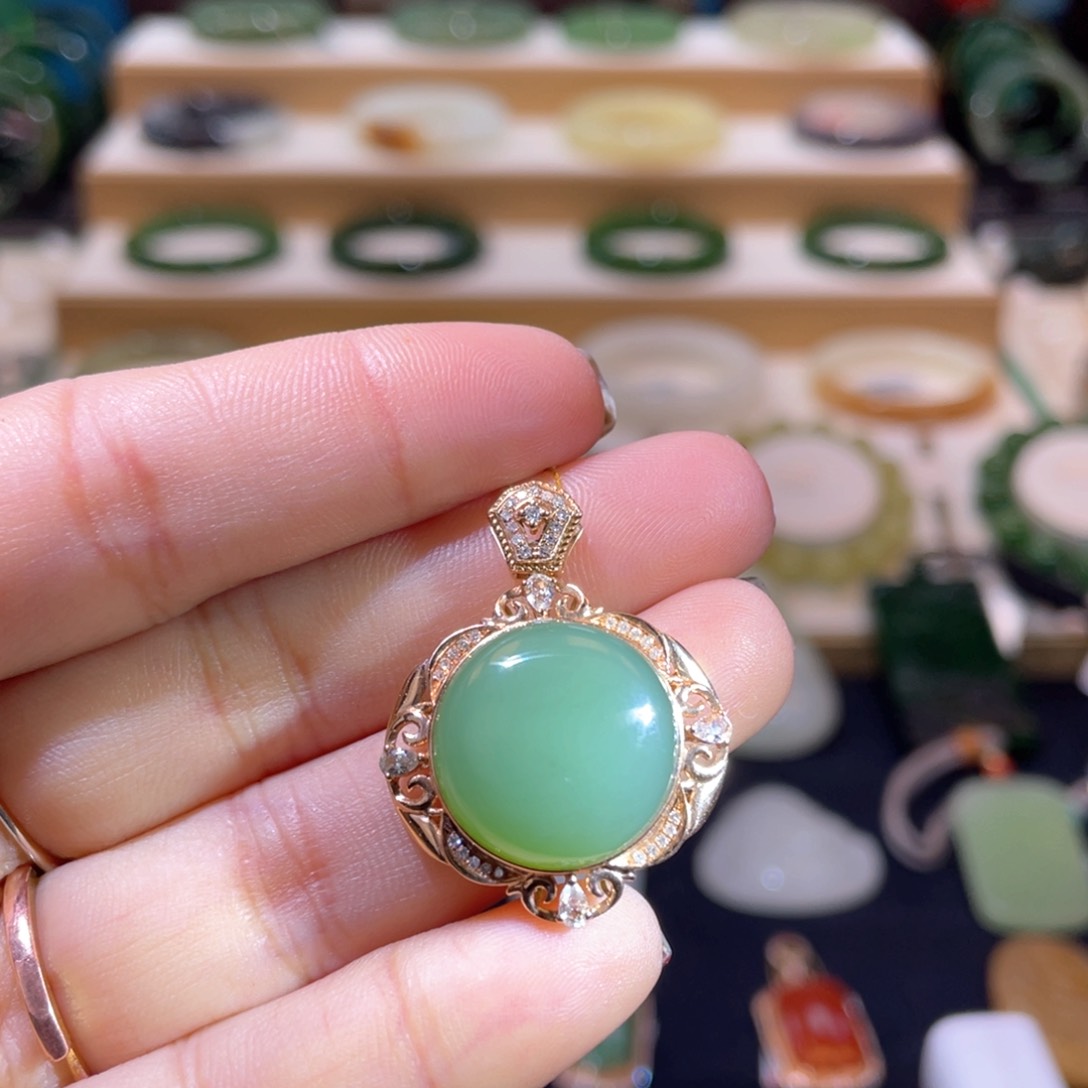 和田玉高品18Ｋ粉青吊坠18K金镶嵌