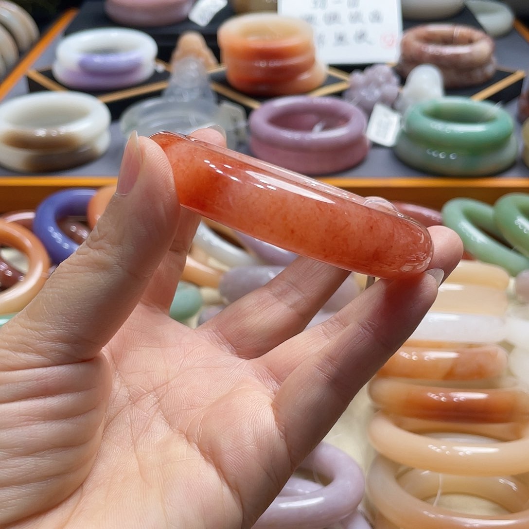 未镶嵌手镯石英岩玉馒*