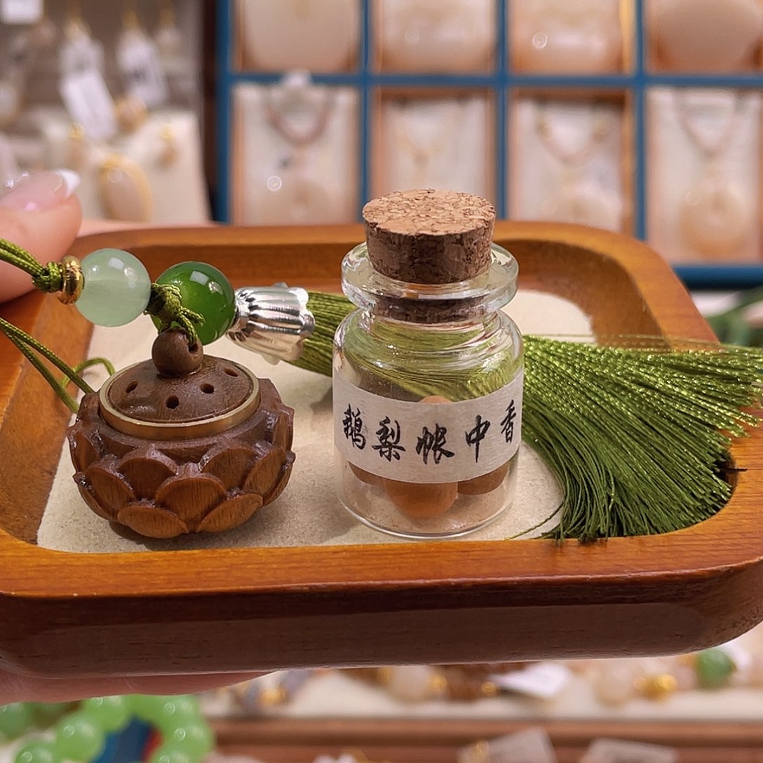 毛线天然绿檀木头莲花香囊一套