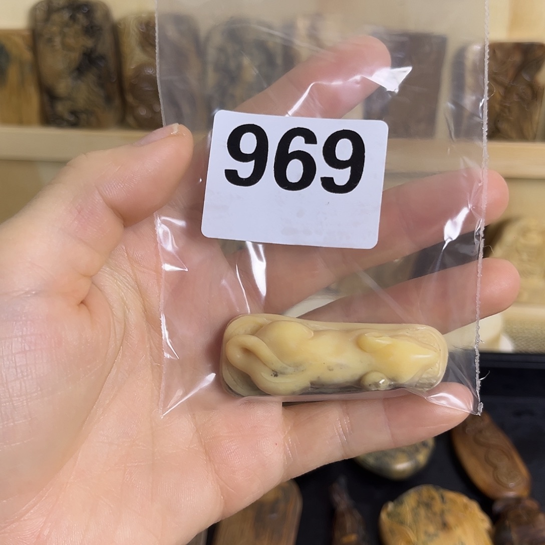 8****f天然猛犸象牙瑕疵品