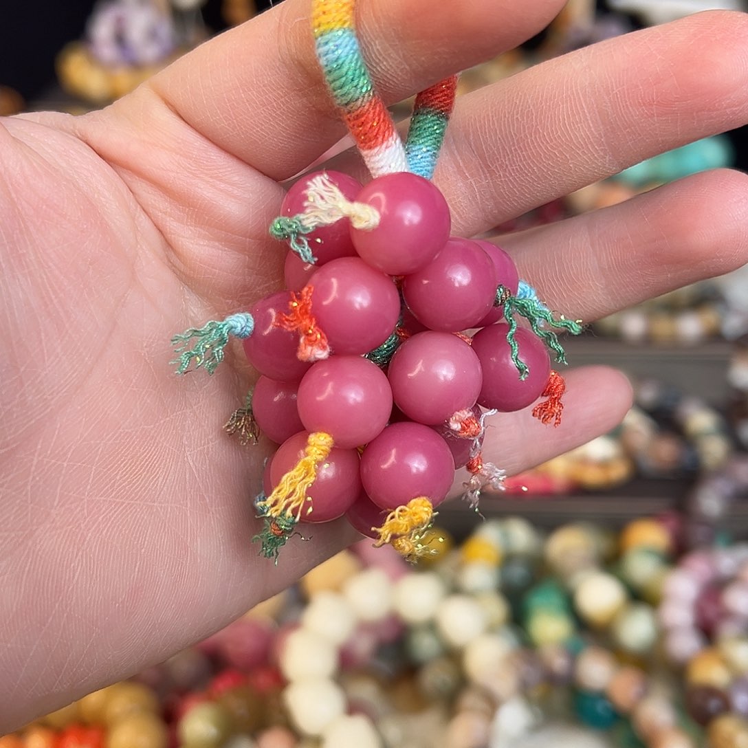 梅粉色小葡萄串。     