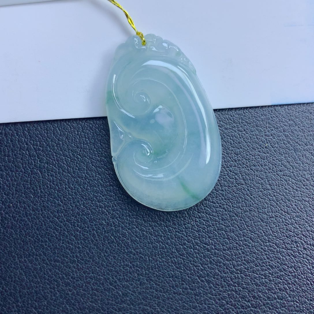 翡翠颈饰未镶嵌如意