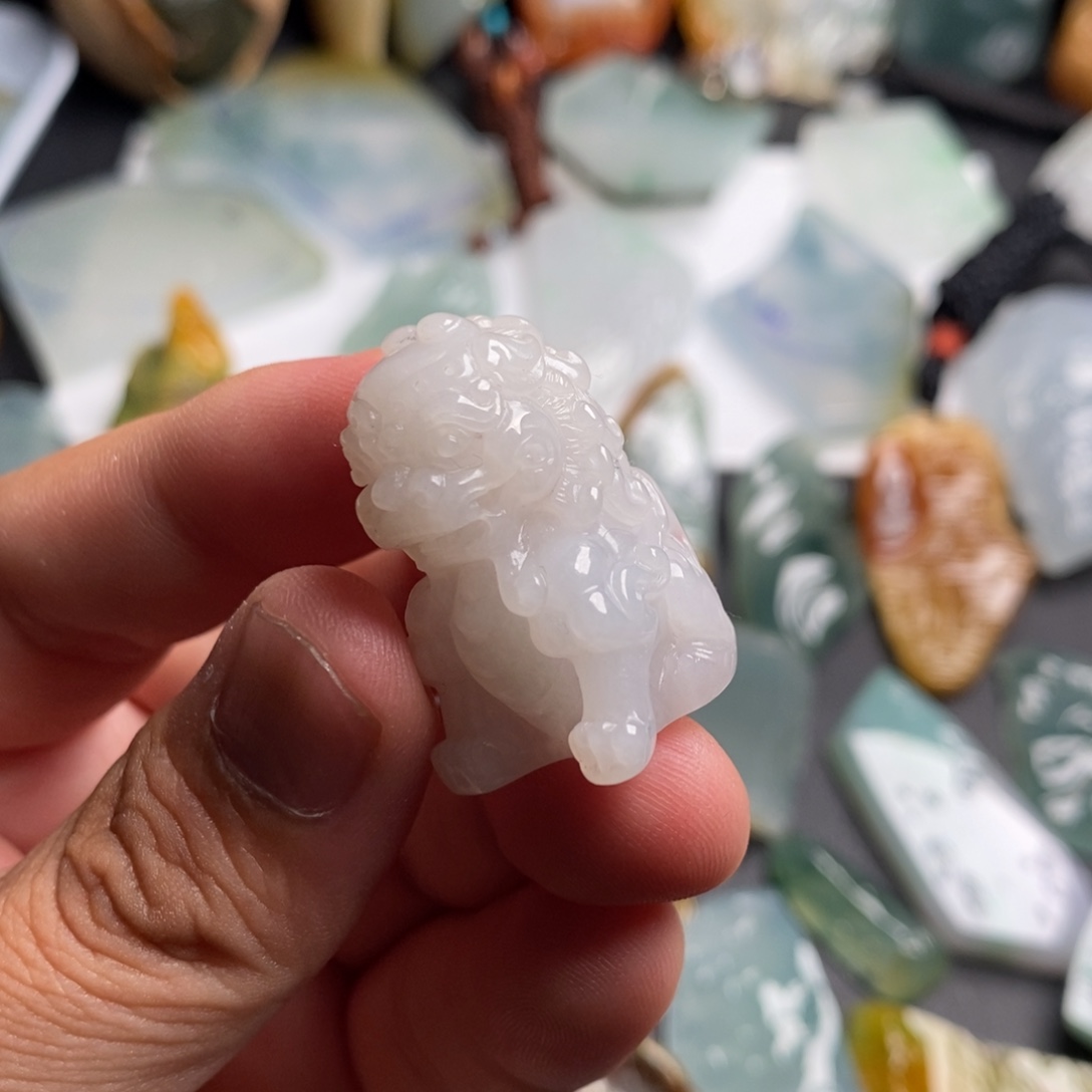 定制翡翠未镶嵌翡翠狮子