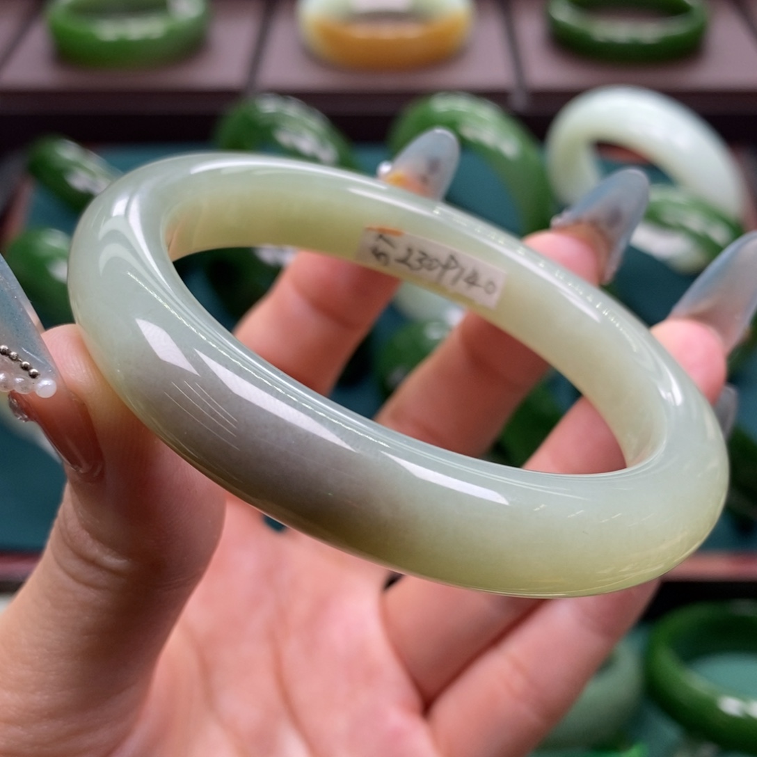 和田玉未镶嵌手镯5657