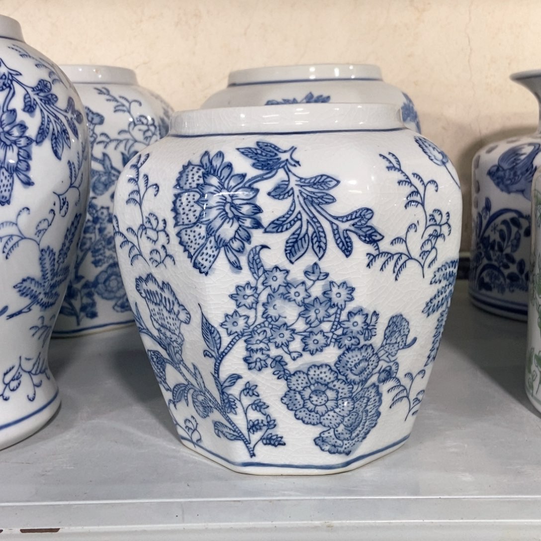 摆件花瓶手绘釉下彩