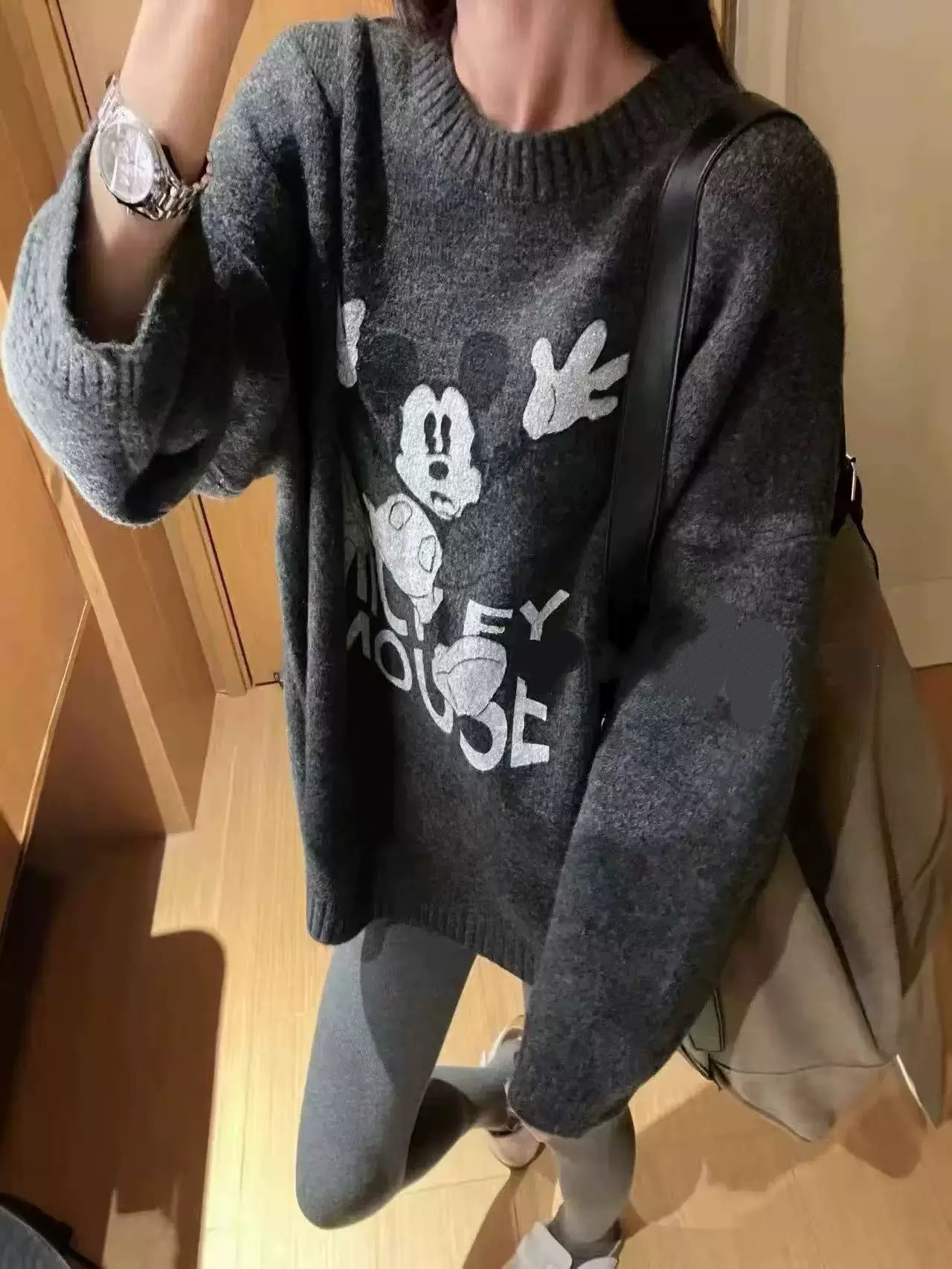 中长款卡通圆领休闲针织上衣