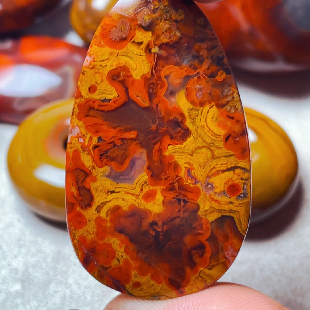 未镶嵌颈饰玛瑙/玉髓倚***眠