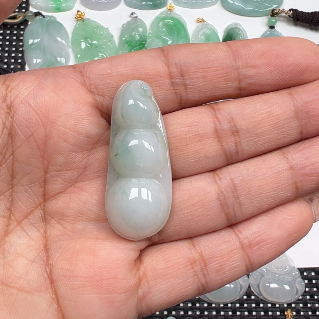 翡翠未镶嵌颈饰飘花