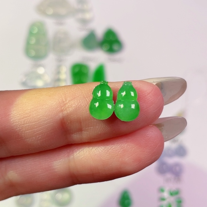 翡翠未镶嵌颈饰裸石