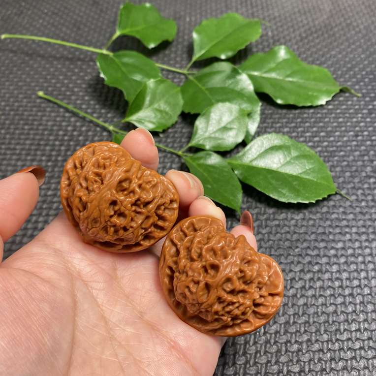 麒麟纹官帽四座楼宫灯磨盘三棱白狮子头核桃随机发