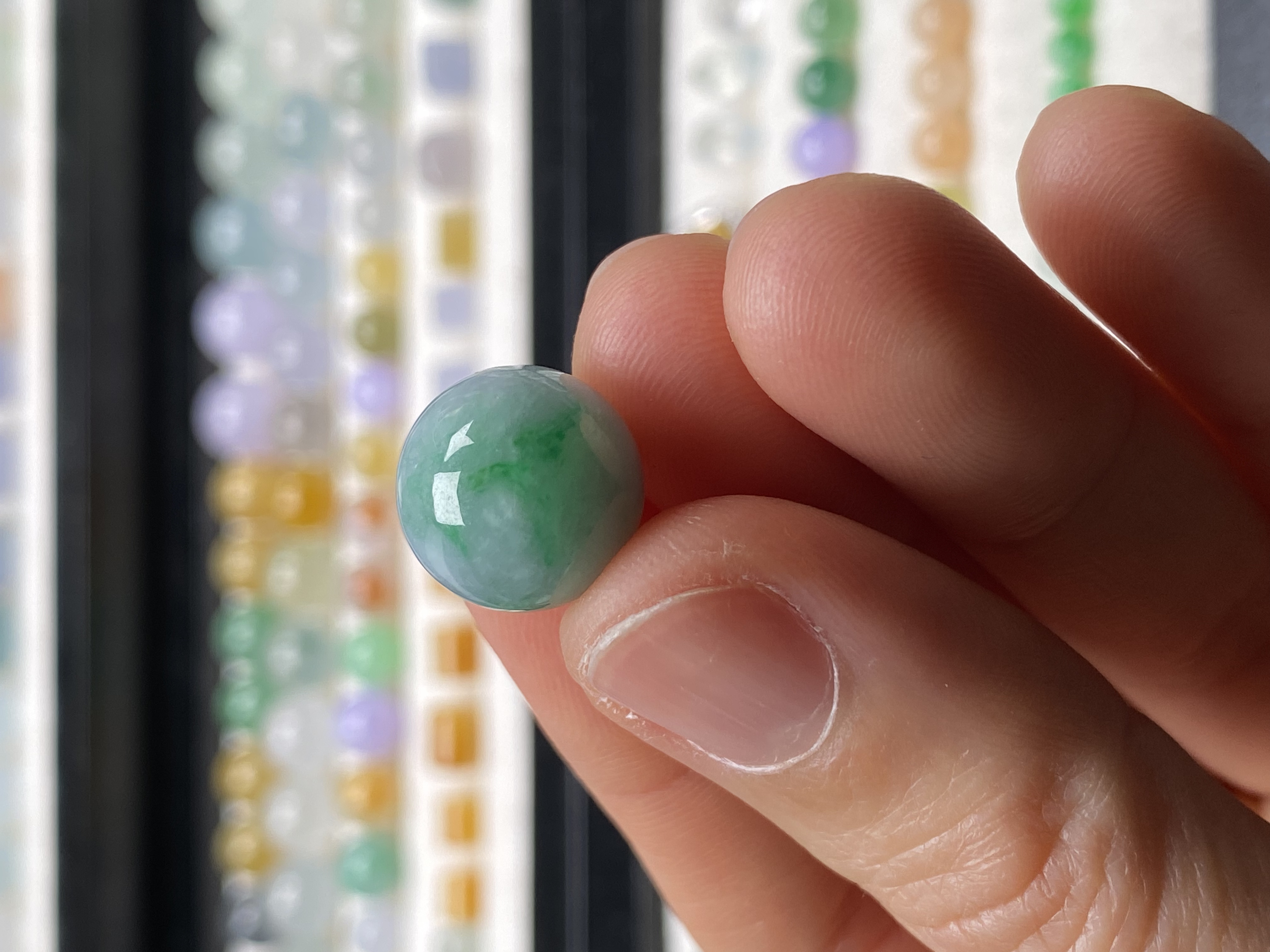 天然缅甸翡翠A货 卡12.8飘绿花圆珠