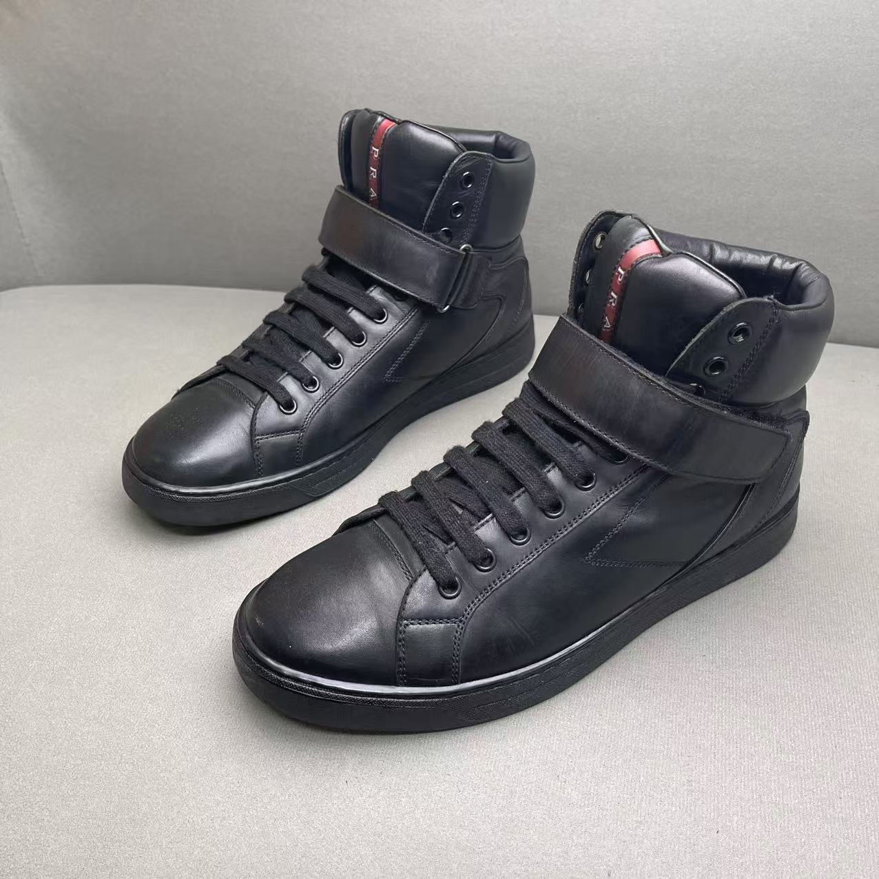 95新 Prada/普拉达 黑色时尚百搭潮流高帮魔术贴板鞋 41码