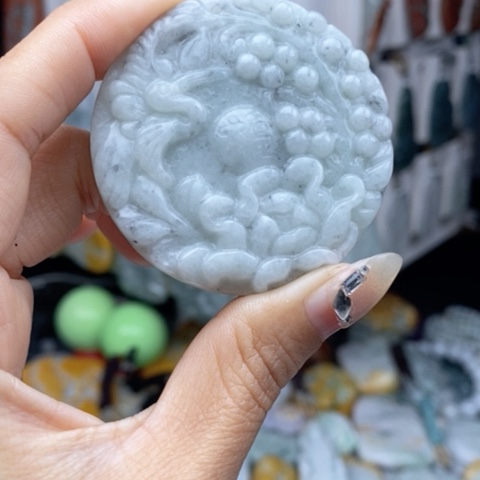 翡翠颈饰未镶嵌翡翠