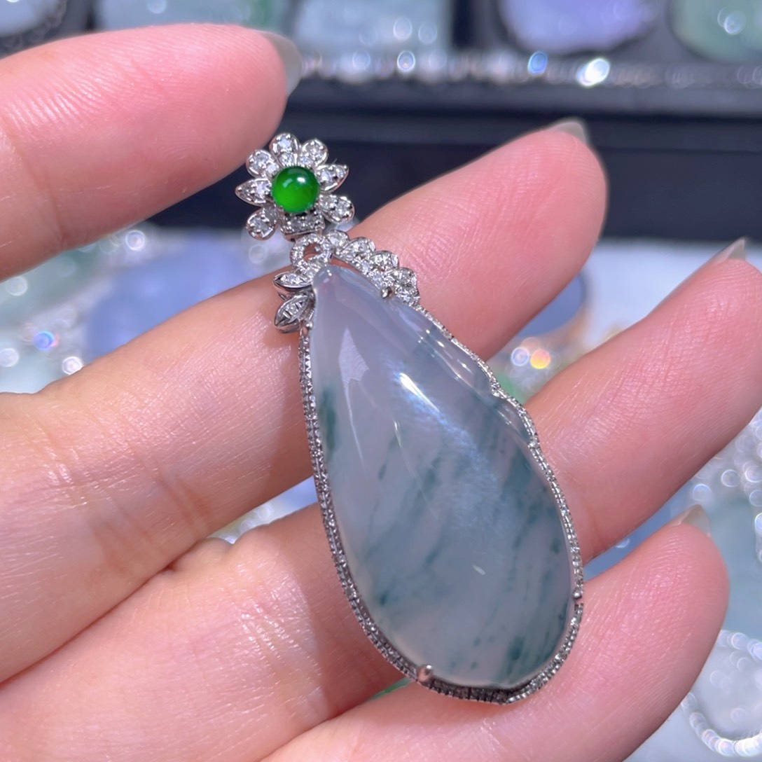 颈饰18K金镶嵌翡翠翡翠