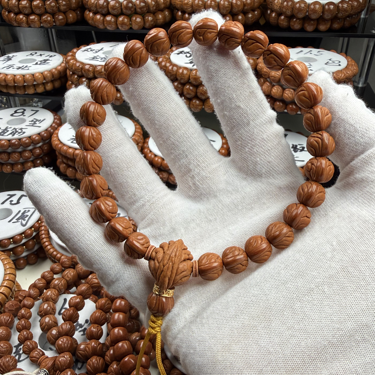 龙纹桃核原皮玉龙脊手持