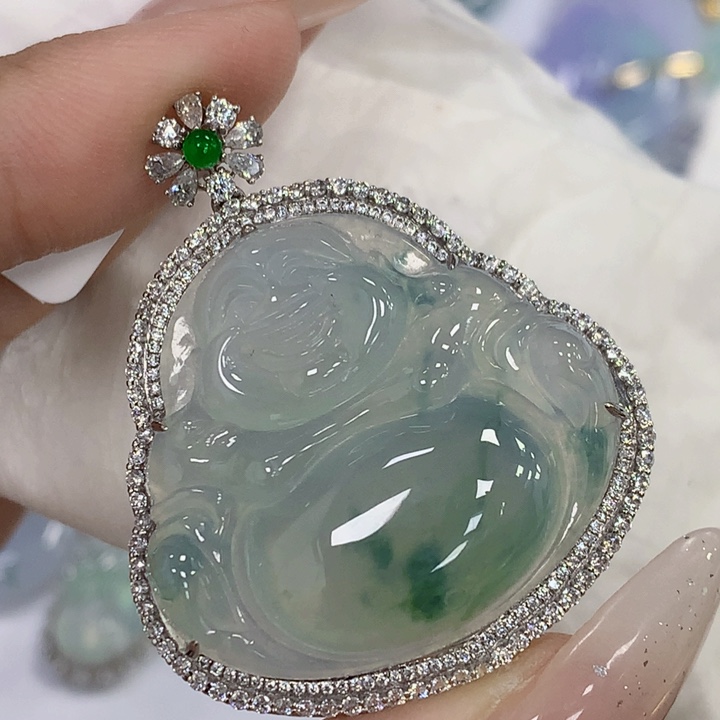 翡翠18K金镶嵌颈饰