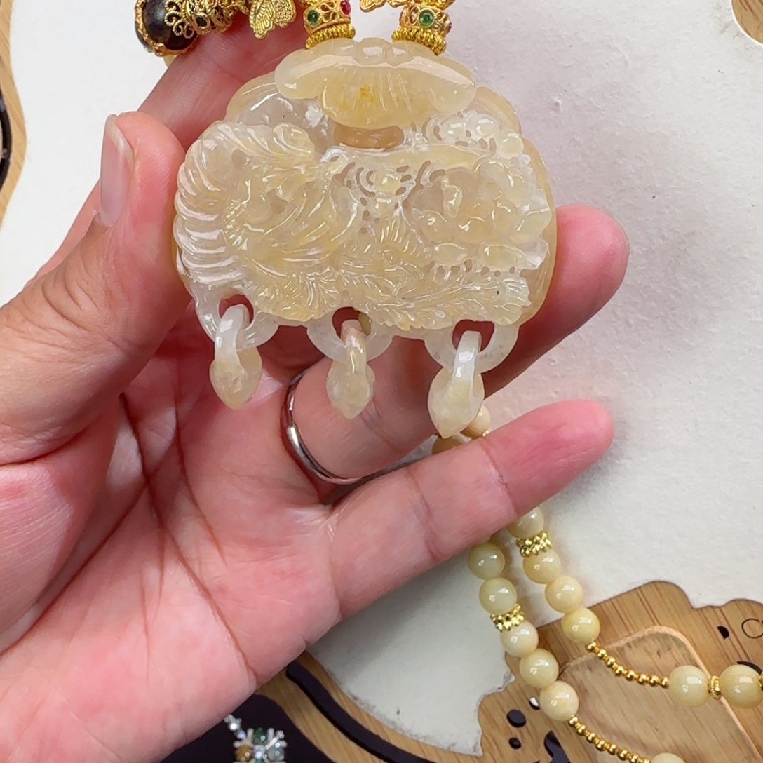 翡翠颈饰未镶嵌仿古