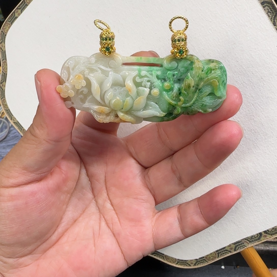 翡翠颈饰未镶嵌飘仿古