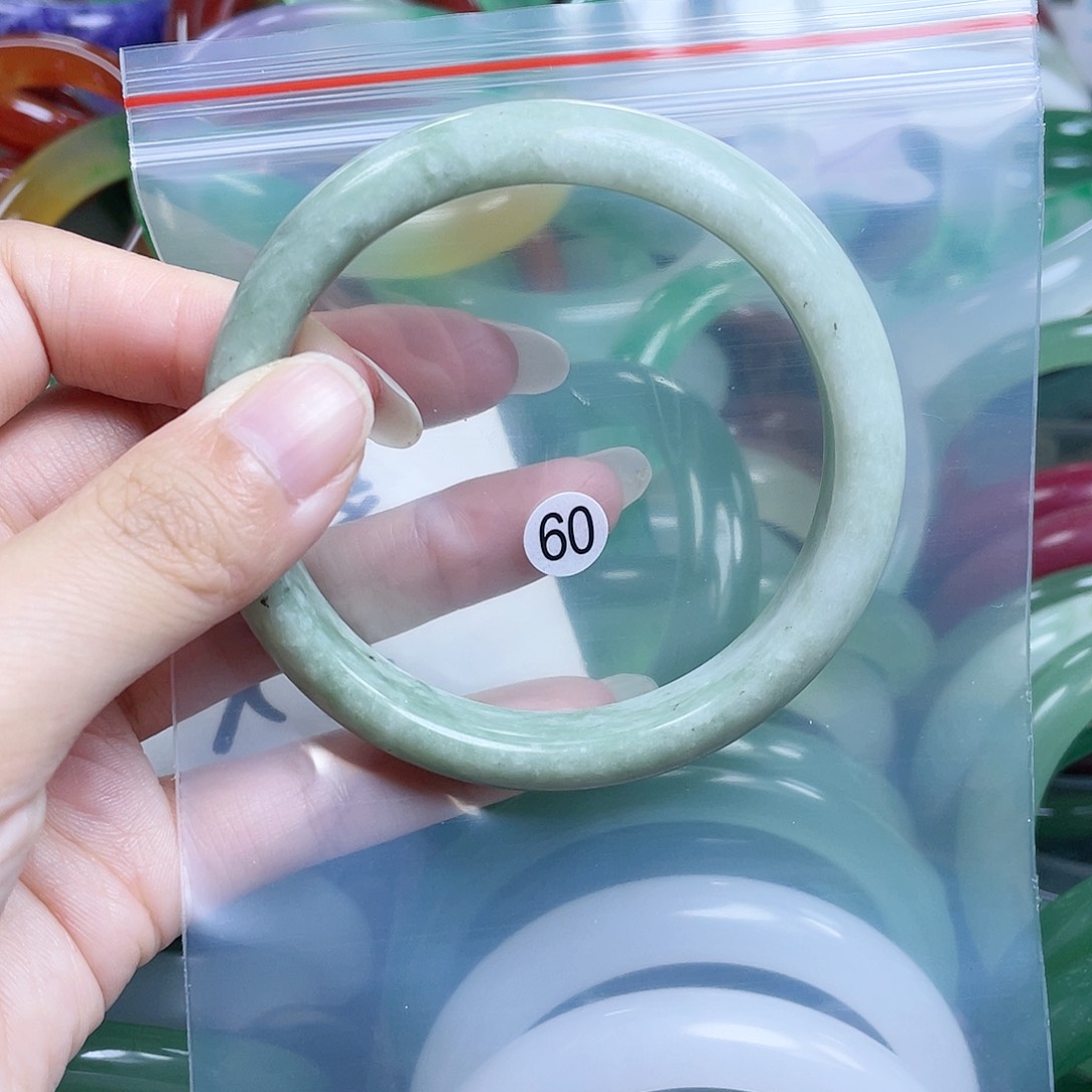 【闪购商品】石英质玉手镯未镶嵌6162