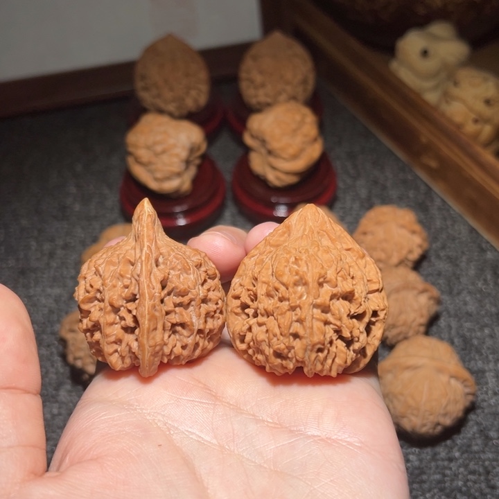 文玩核桃把件超大高尖满天星