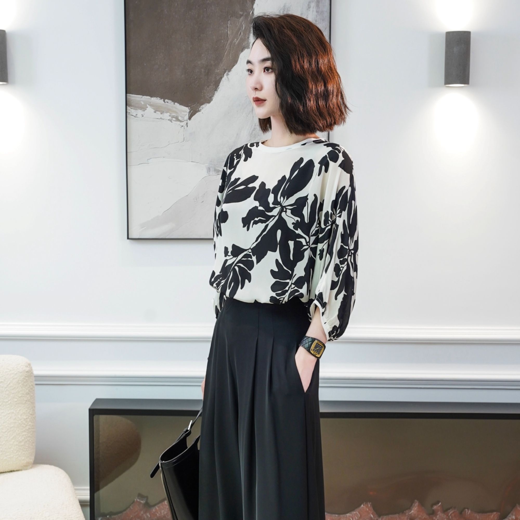 MORELAN2025春夏法式轻奢复古碎花舒适圆领五分袖上衣525182