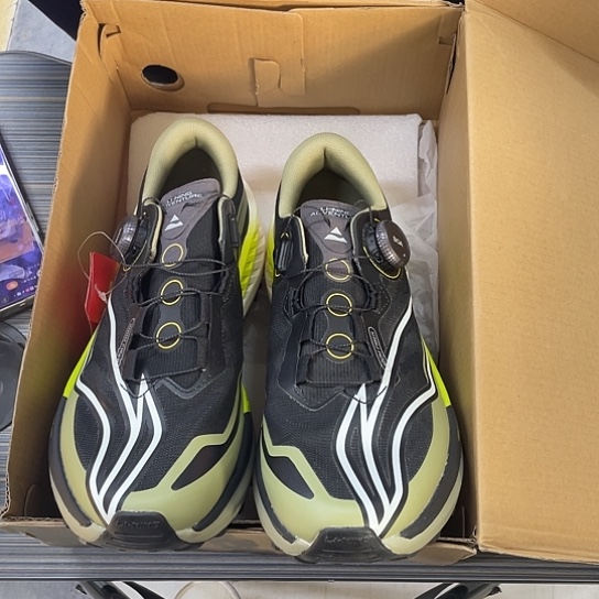 26号李宁跑鞋42.265