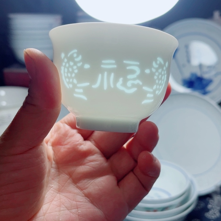 青花玲珑小杯双鱼福字雕刻新款