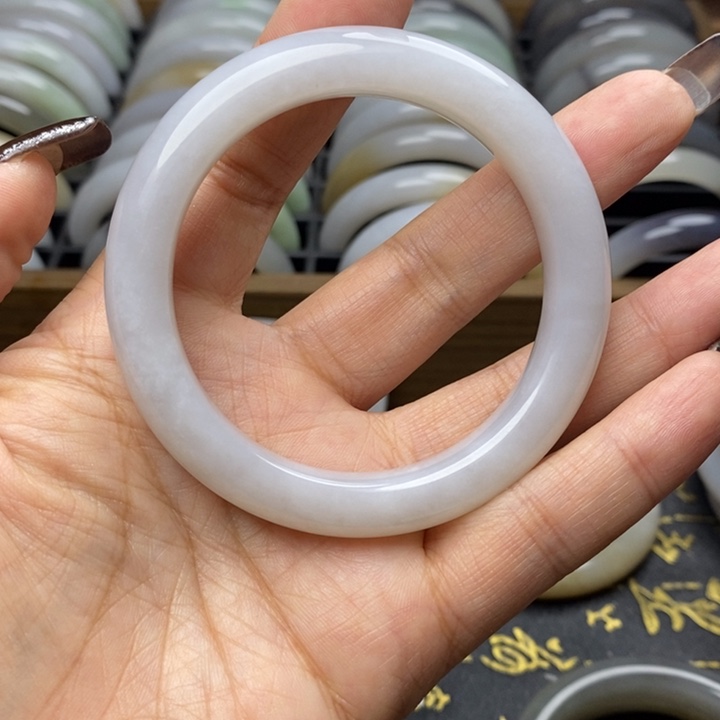 崔***言和田玉未镶嵌手镯