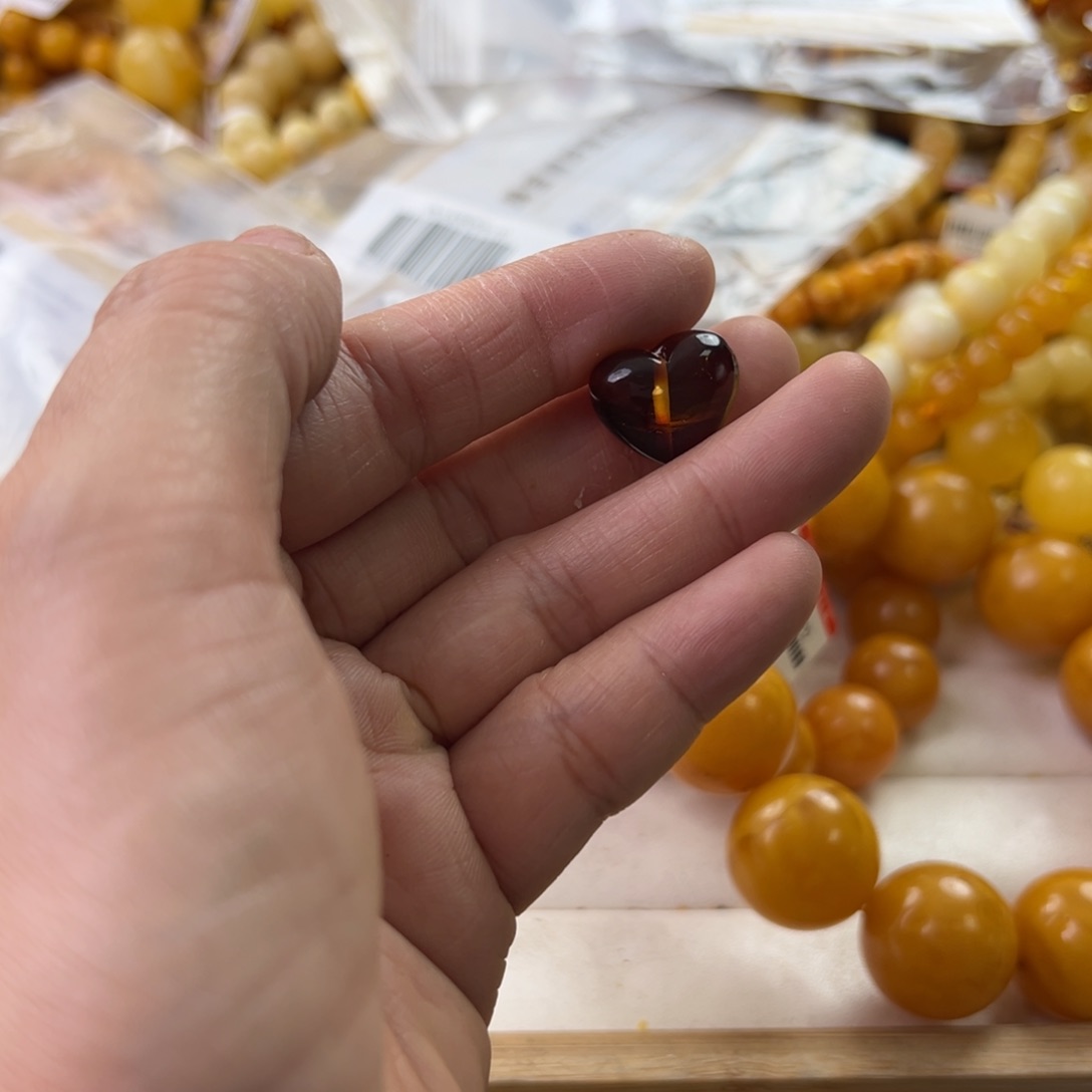 琥珀珠宝奇石未镶嵌