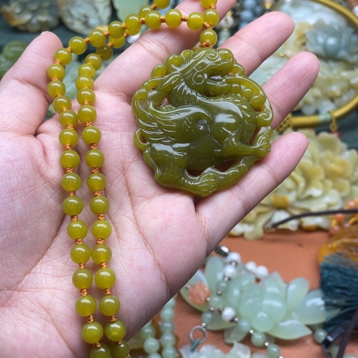 蛇纹石玉吊坠合金