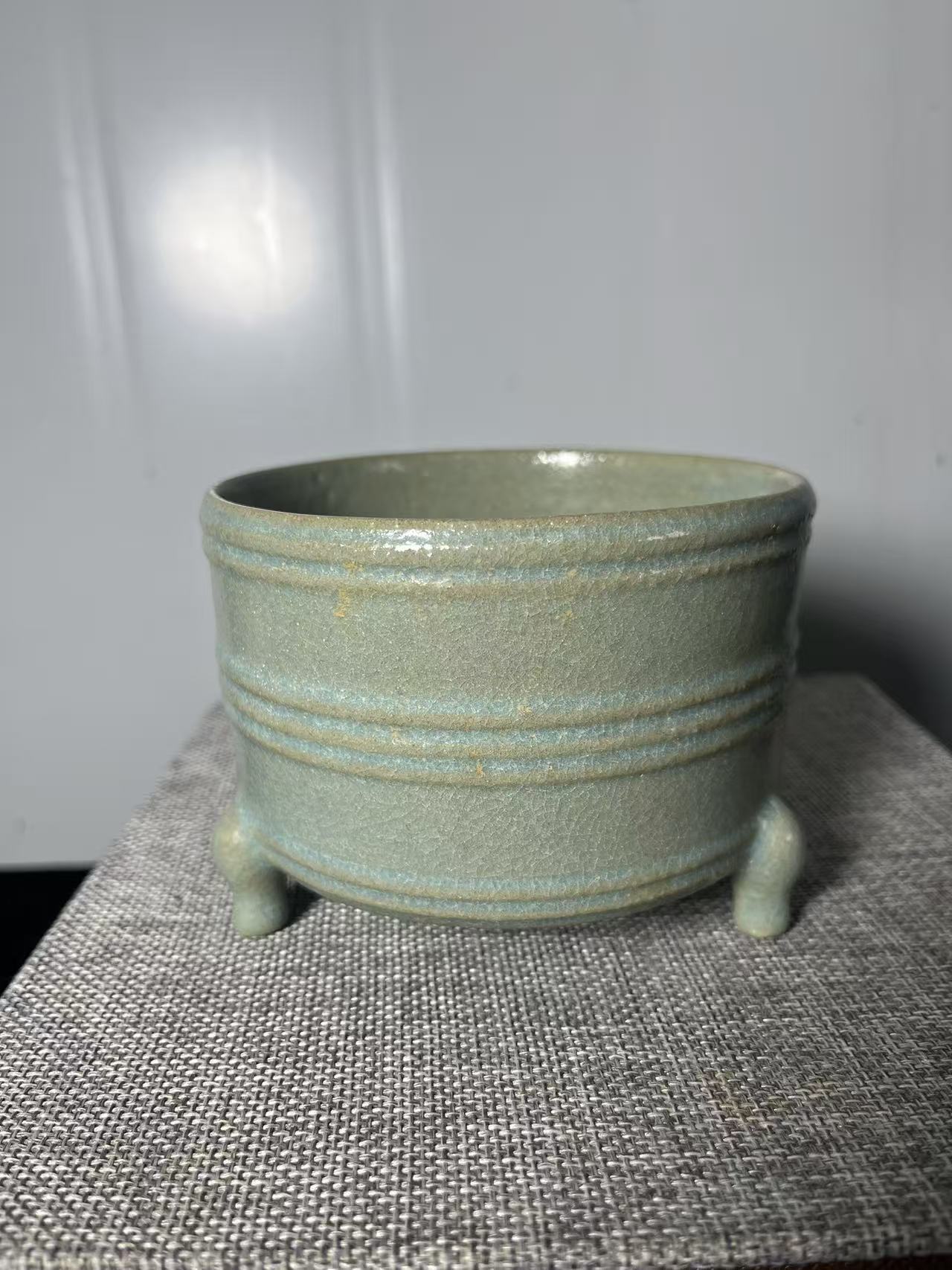 汝窑纹青瓷三足廉