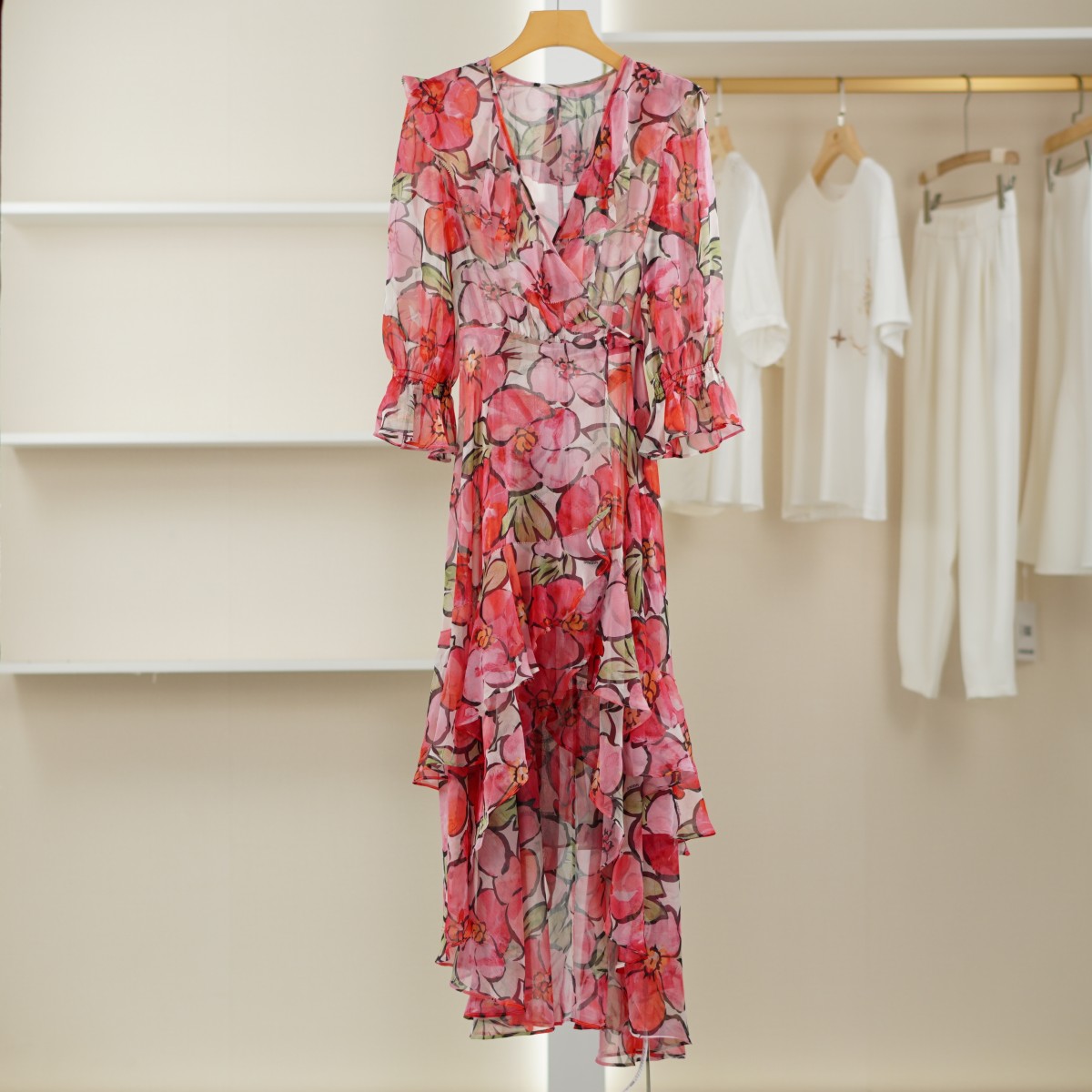 麦迪尚品【曼】50601116 春季时尚气质一片式V领连衣裙品牌撤柜