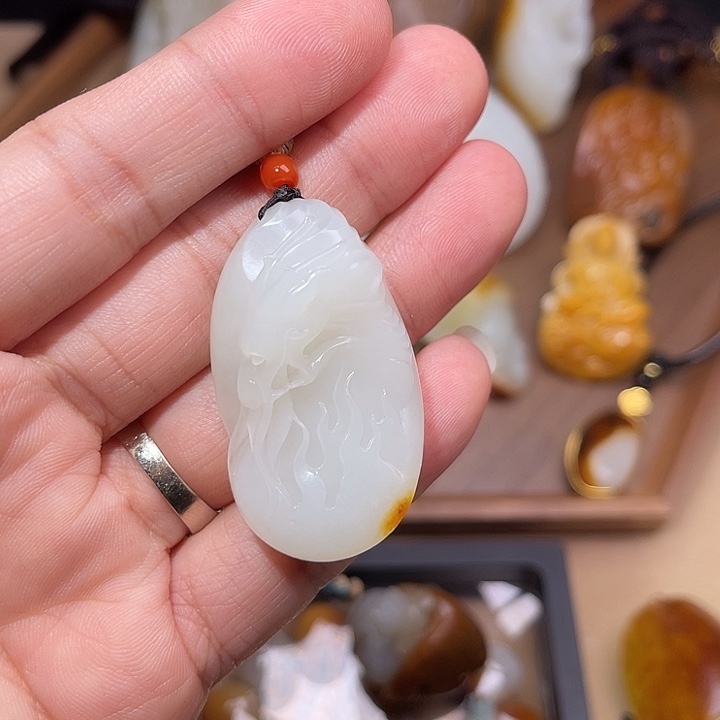 箫***迹和田玉未镶嵌颈饰