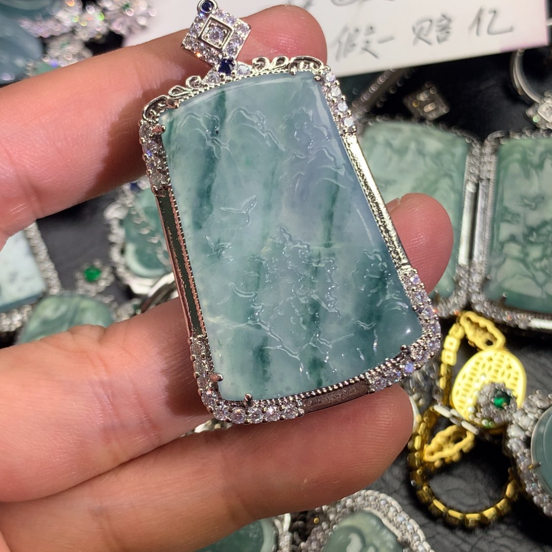 翡翠颈饰未镶嵌山水