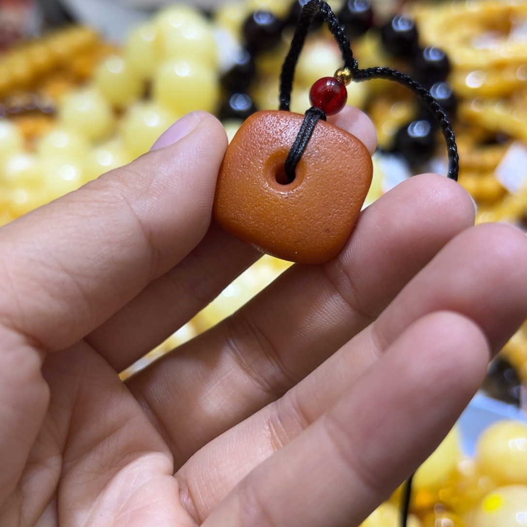 琥珀珠宝奇石未镶嵌