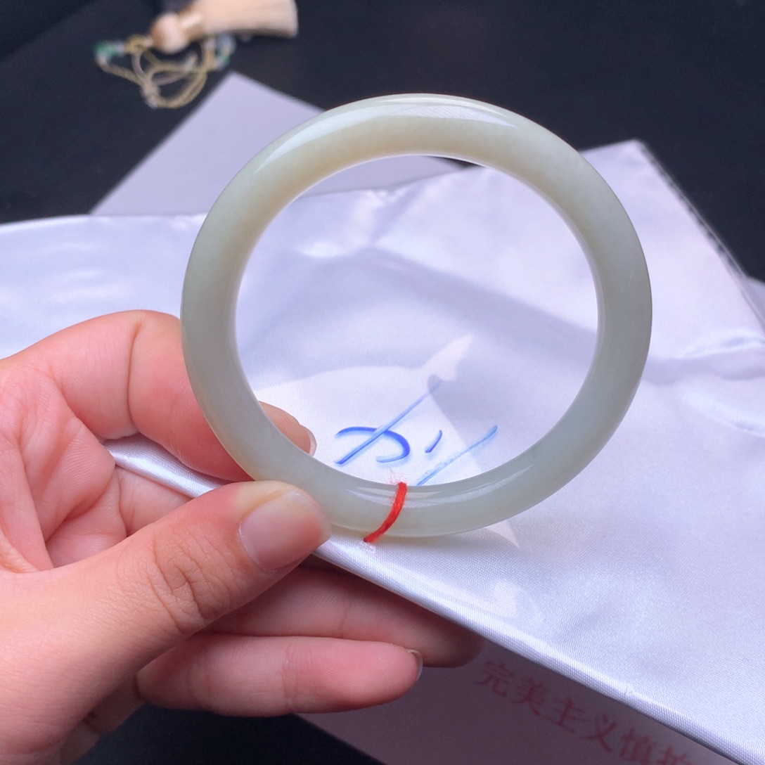 翡翠手镯（圆镯）未镶嵌11号56圆条