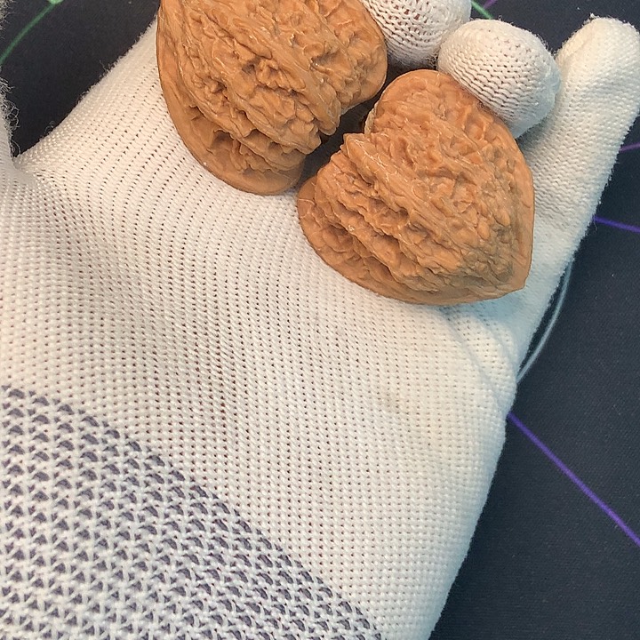 纪***长吊坠文玩核桃C2正三角密纹狮子头全品