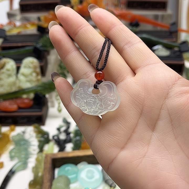 蛇纹石玉岫玉挂坠未镶嵌