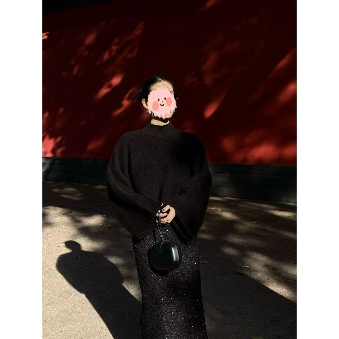 《无忧》落肩半高领蝙蝠袖廓形套头毛衣