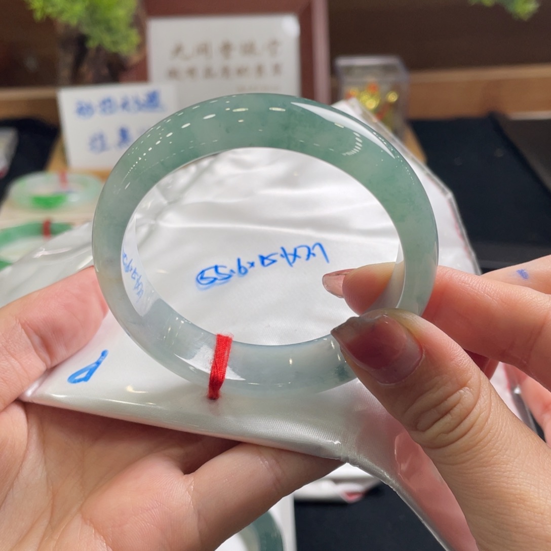 翡翠手镯未镶嵌55.6正