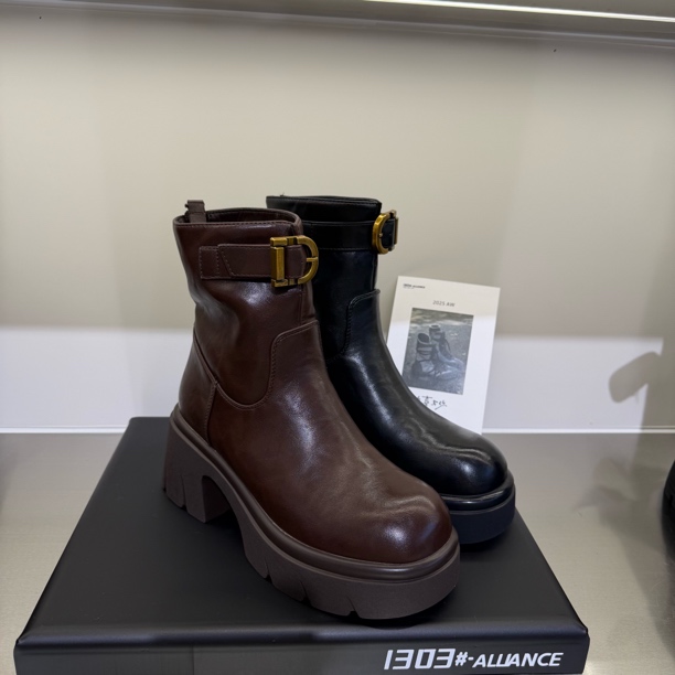 6760马丁靴女英伦风厚底粗跟皮带扣短筒软皮后拉链秋冬单靴加绒