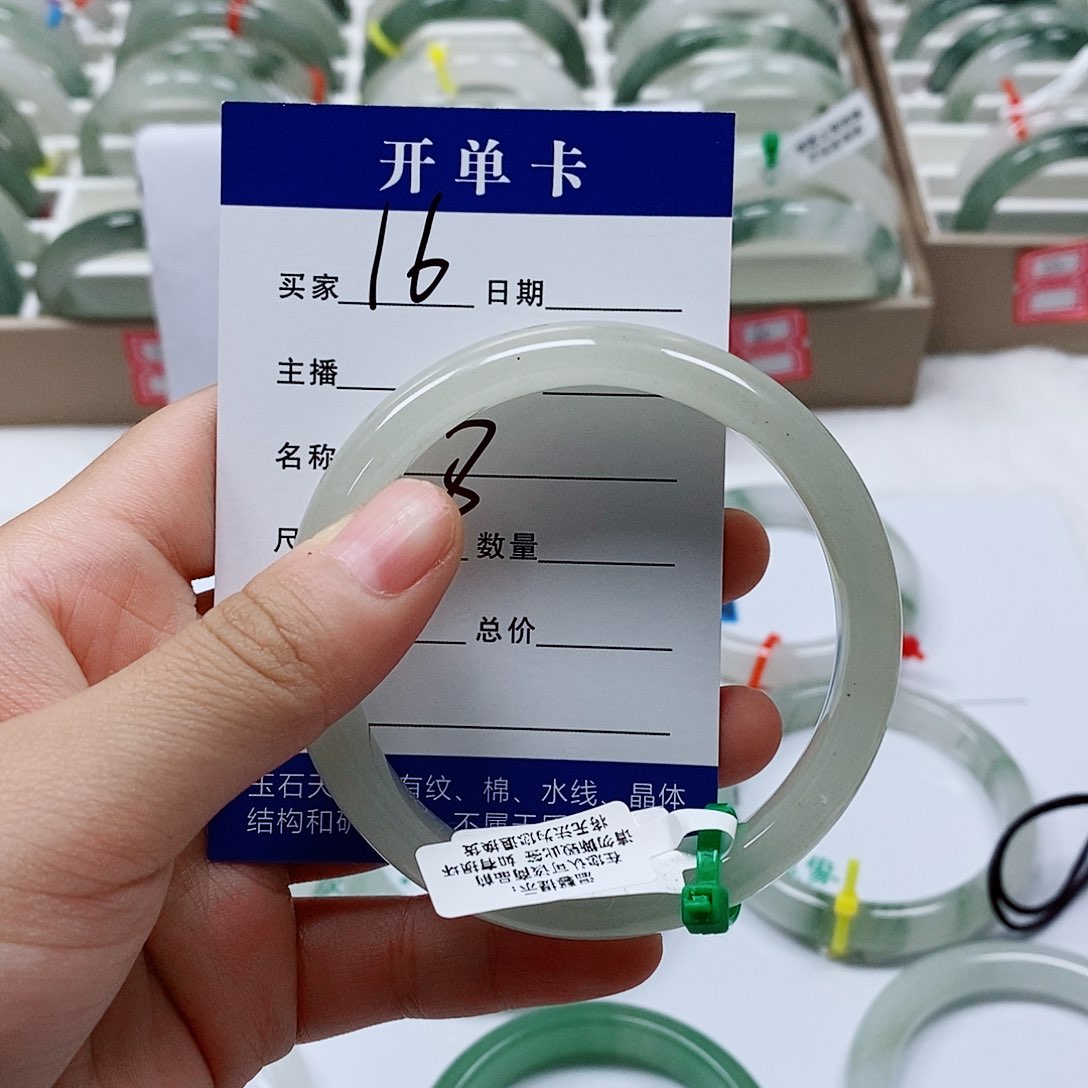 未镶嵌手镯石英质玉天山