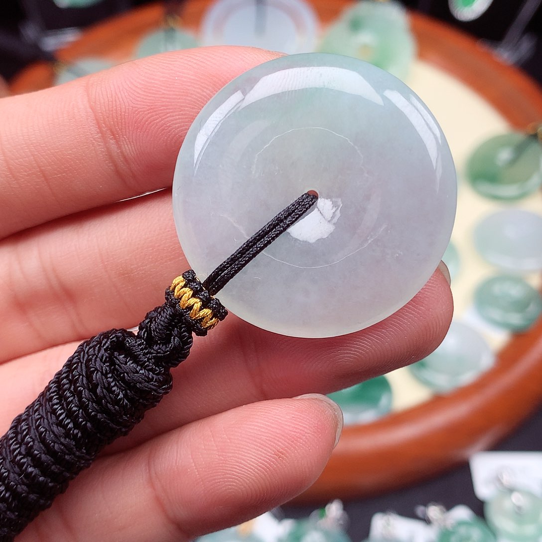 翡翠颈饰未镶嵌大平安扣