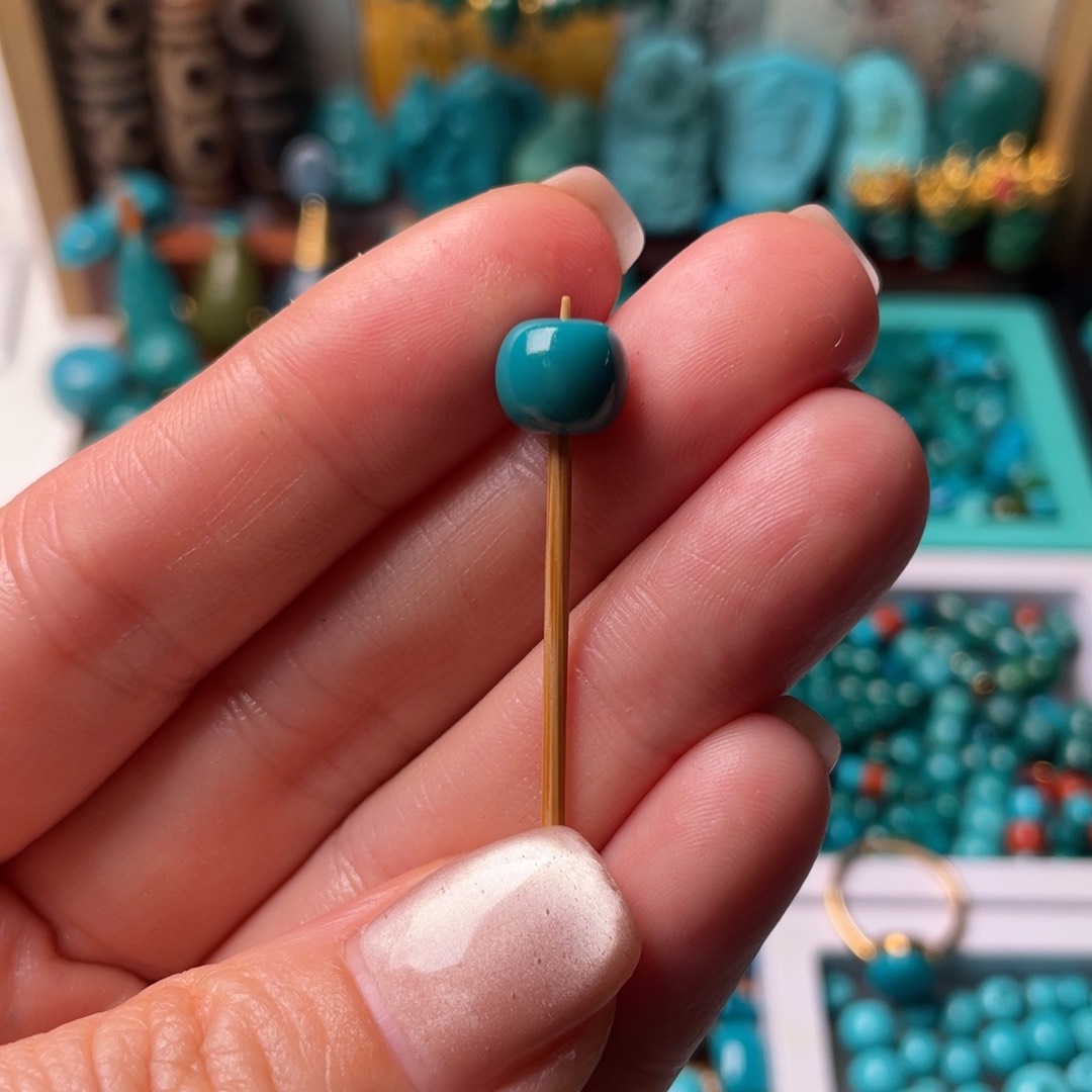 绿松石颈饰未镶嵌小***子