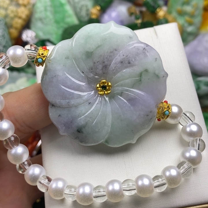 翡翠未镶嵌吊坠(赠链)