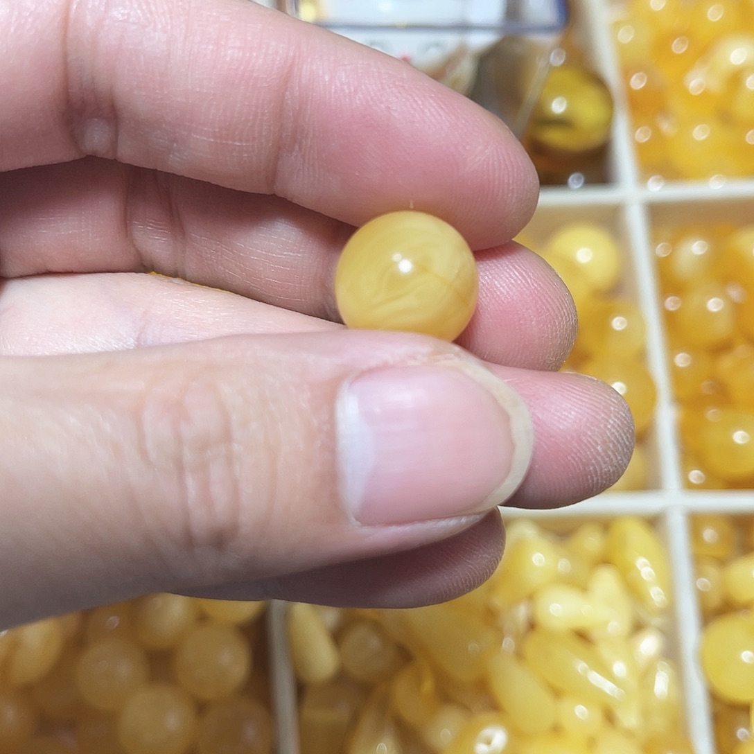 裸石琥珀未镶嵌成品