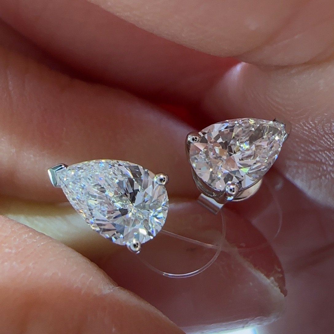 实验室培育钻石18K金镶嵌水滴耳钉